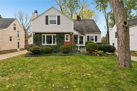 49 Canterbury Ct, Amherst, NY 14226