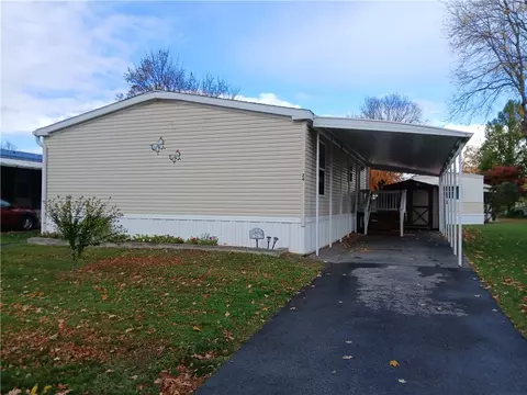 26 Seneca Ln, Manchester, NY 14504