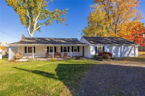 523 Ontario Dr, Ontario, NY 14519