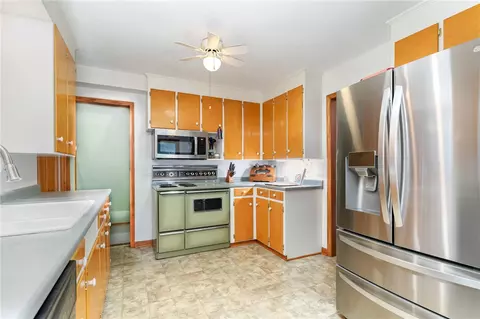 Kitchen - 90 Durand Dr, Irondequoit, NY 14622 photo 3 of 4