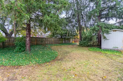 Exterior - 90 Durand Dr, Irondequoit, NY 14622 photo 7 of 9