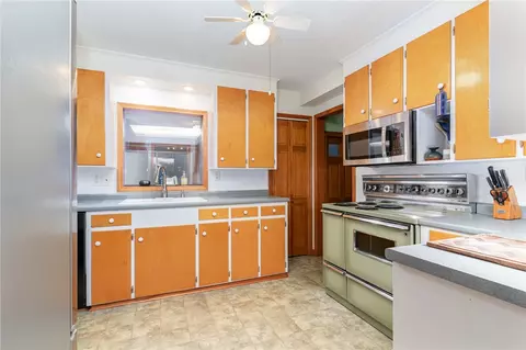 Kitchen - 90 Durand Dr, Irondequoit, NY 14622 photo 2 of 4
