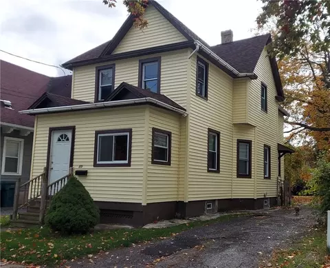 85 Eiffel Pl, Rochester, NY 14621