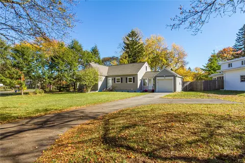 24 Briar Ln, Irondequoit, NY 14622 photo 2