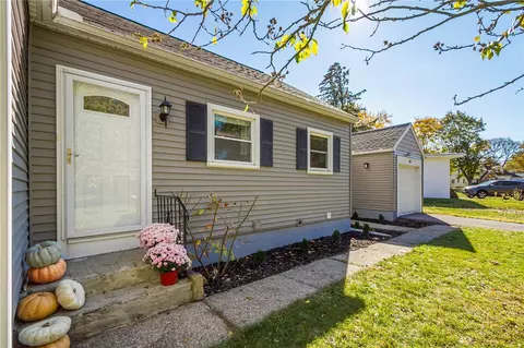 24 Briar Ln, Irondequoit, NY 14622 photo 4