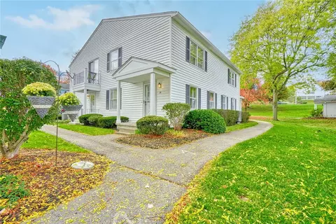 28 Foxcroft Trl, Perinton, NY 14450