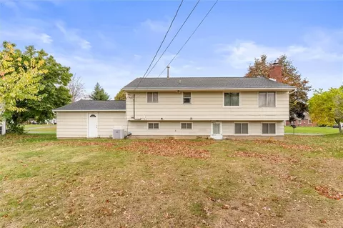 5 Eileen Cir, Greece, NY 14616 photo 7