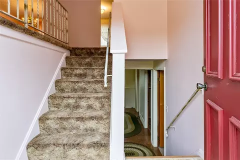5 Eileen Cir, Greece, NY 14616 photo 9