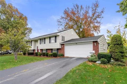 5 Eileen Cir, Greece, NY 14616 photo 3