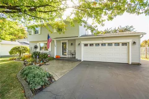 29 Laurelwood Dr, Greece, NY 14626