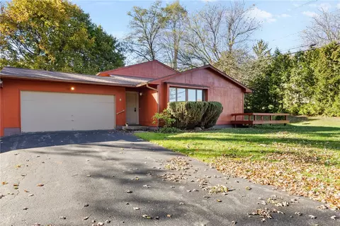 1 Brandywine Ln, Perinton, NY 14450
