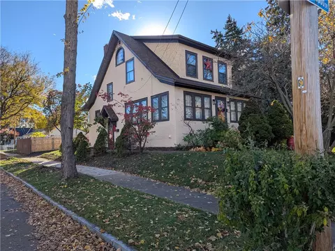 95 Fieldwood Dr, Rochester, NY 14609