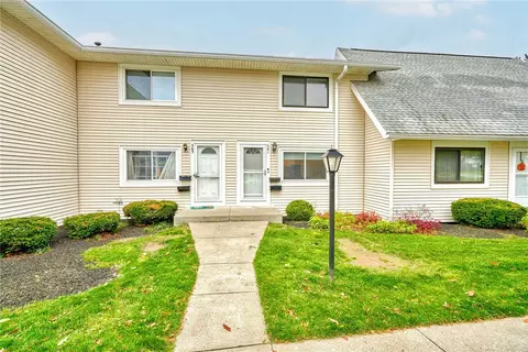 561 Eastbrooke Ln, Rochester, NY 14618