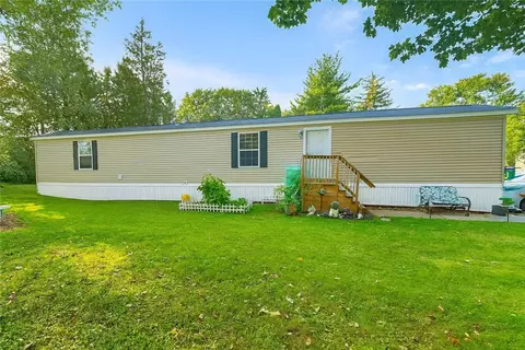 5 Collegeview Dr, Batavia, NY 14020