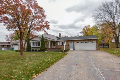 90 Mariposa Dr, Gates, NY 14624