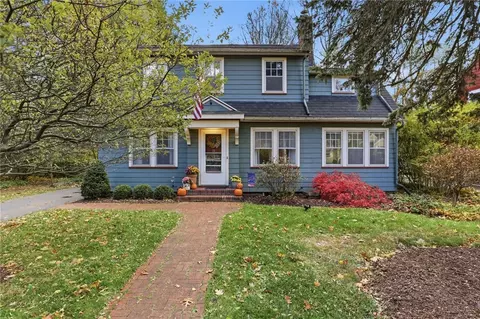 11 Golf Ave, Pittsford, NY 14534
