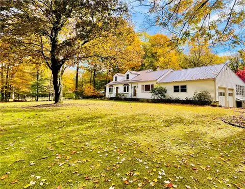 Exterior - 1045 Shoemaker Rd, Webster, NY 14580 photo 2 of 8