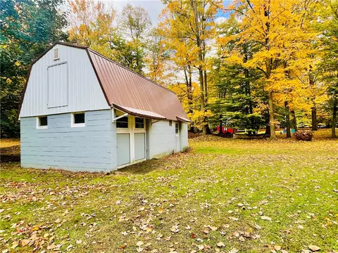 Exterior - 1045 Shoemaker Rd, Webster, NY 14580 photo 6 of 8