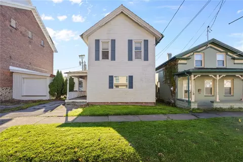 98 Canal St, Lyons, NY 14489