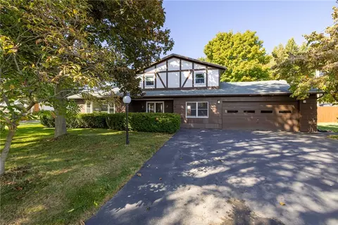 8 Flagstaff Dr, Irondequoit, NY 14622 photo 4