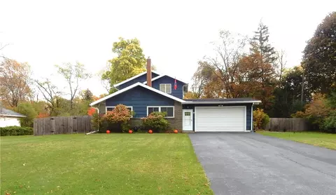 26 Williamsburg Rd, Pittsford, NY 14534