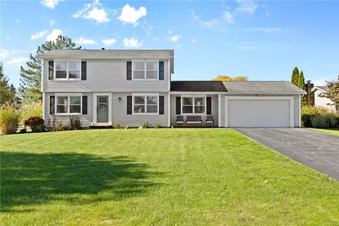 7 Darby Cir, Greece, NY 14626