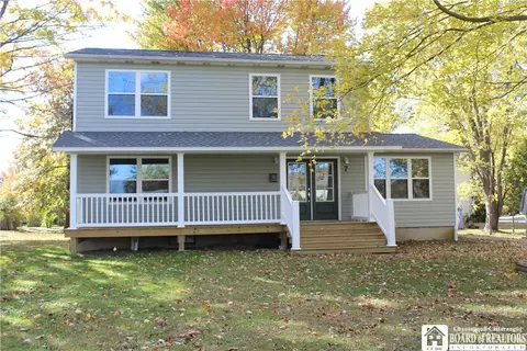 7 Hillcrest Dr, Pomfret, NY 14063
