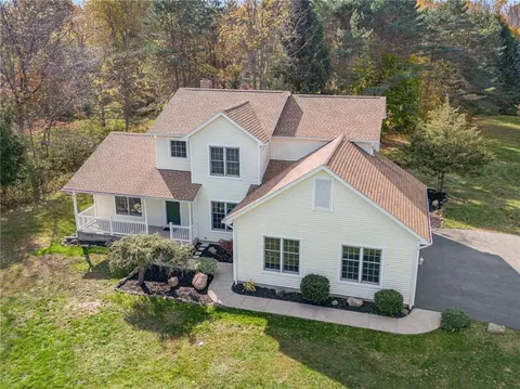 832 Lake Rd, Ontario, NY 14519