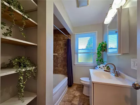 Bath - 222 Vinal Ave, Irondequoit, NY 14609 photo 1 of 3