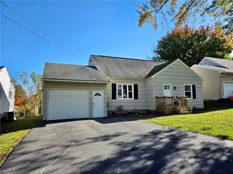 Exterior - 222 Vinal Ave, Irondequoit, NY 14609 photo 3 of 7