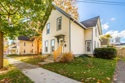 18 Monroe St, Honeoye Falls, NY 14472