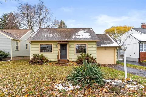 227 Walzer Rd, Irondequoit, NY 14622