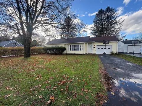 14 Maple St, Walton, NY 13856