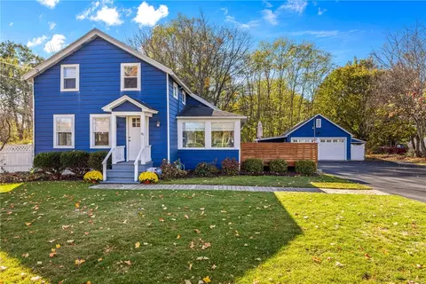 146 Hook Rd, Farmington, NY 14425