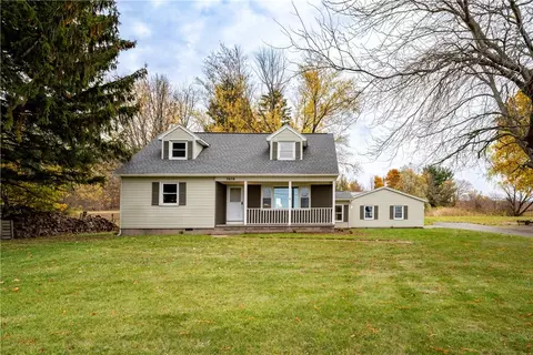 2658 W Walworth Rd, Macedon, NY 14502