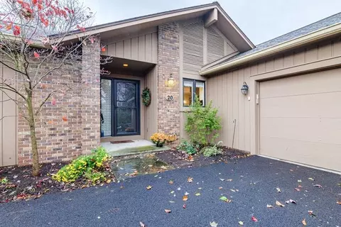 20 Shadow Pines Dr, Penfield, NY 14526