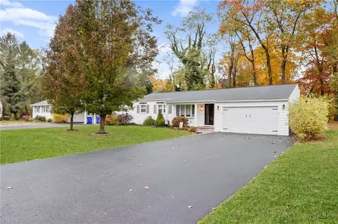 532 Glenview Ct, Webster, NY 14580