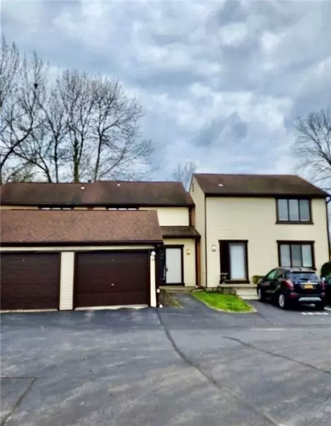 1252 Charlesgate Cir, East Amherst, NY 14051