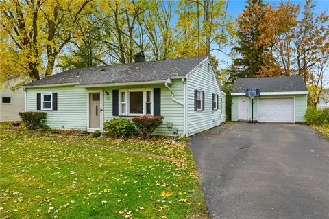 187 Iroquois St, Webster, NY 14580