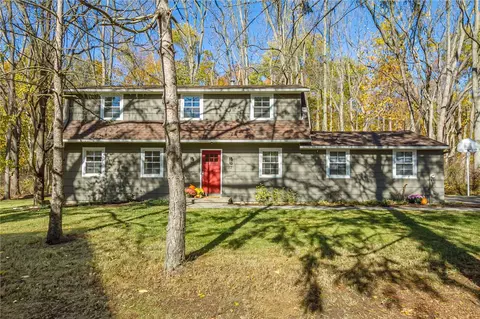 17 Tree Brook Dr, Rochester, NY 14625