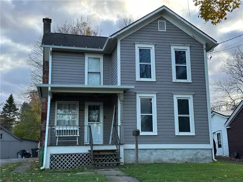 316 Vienna St, Palmyra, NY 14522