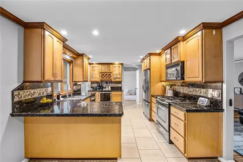 Kitchen - 121 Anytrell Dr, Webster, NY 14580 photo 3 of 5