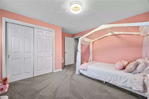 Bedroom - 121 Anytrell Dr, Webster, NY 14580 photo 4 of 6