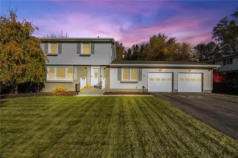 121 Anytrell Dr, Webster, NY 14580