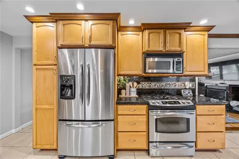 Kitchen - 121 Anytrell Dr, Webster, NY 14580 photo 4 of 5