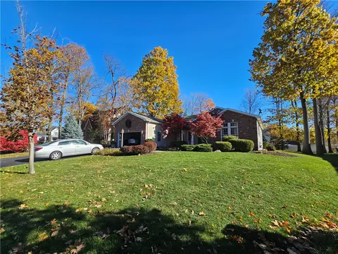4 Carolwood Dr, Batavia, NY 14020
