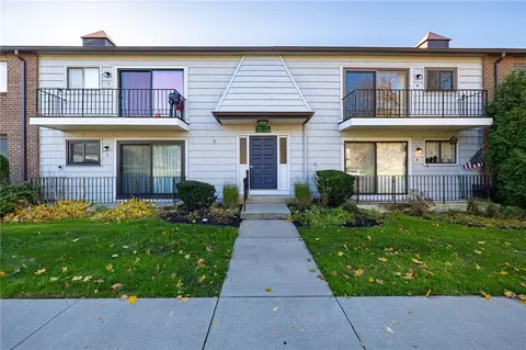 15 Great Wood Ct #6, Perinton, NY 14450