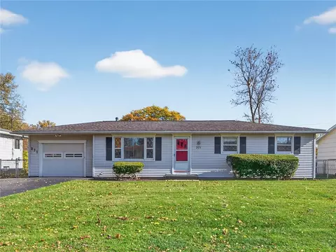 371 Mount Ridge Cir, Greece, NY 14616