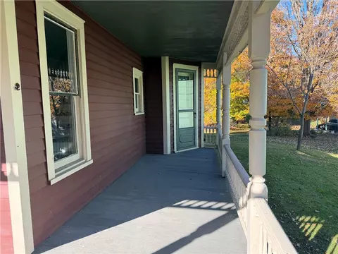 Exterior - 122 W William St, Bath, NY 14810 photo 3 of 4