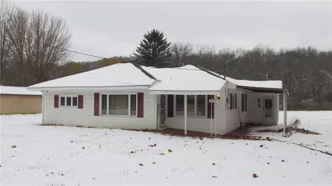 8299 State Street Rd, Mentz, NY 13140